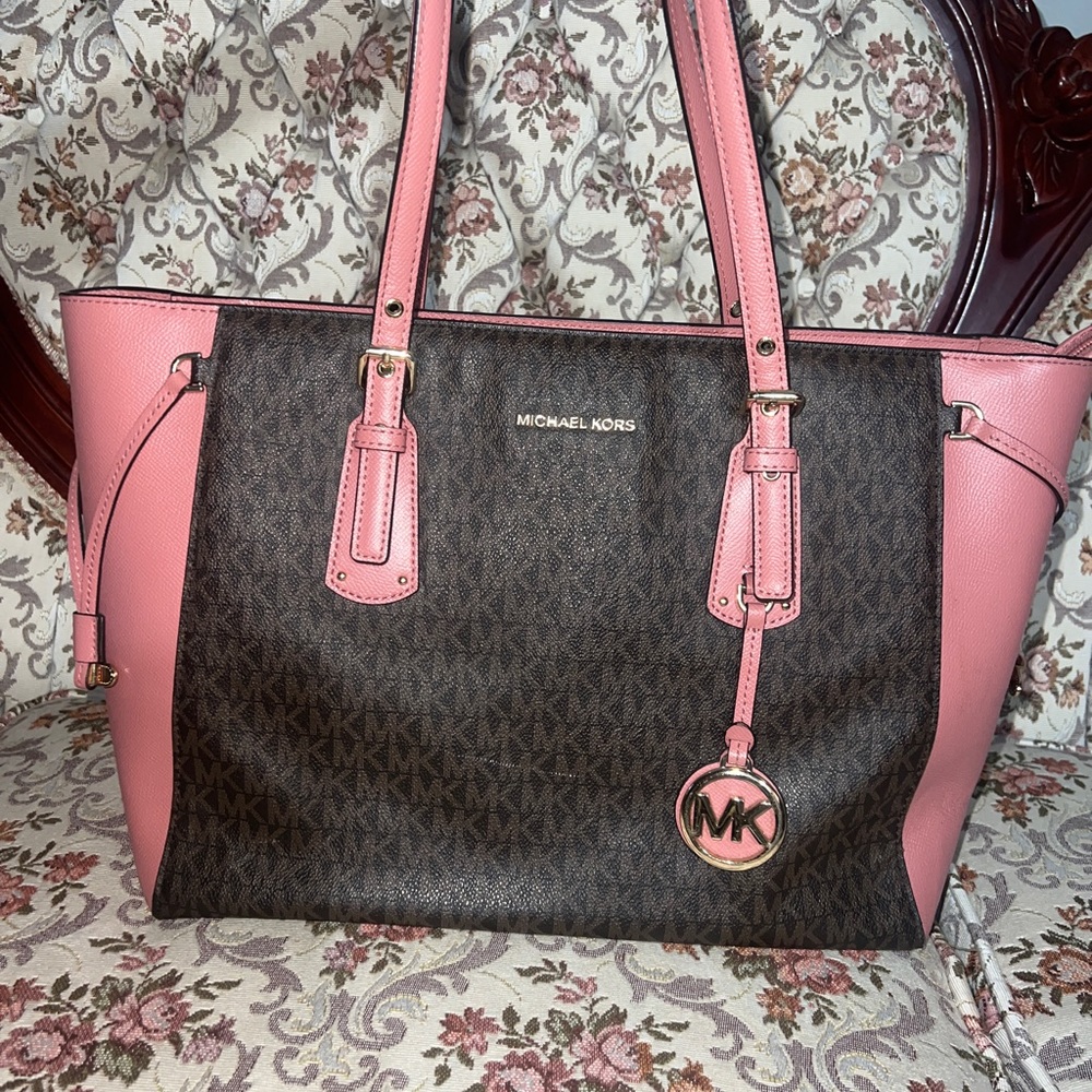Authentic Michael Kors Large Drawstring Top Zip Tote.